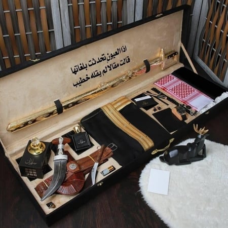 هدية تعكس الذوق الرفيع تحتوي على ساعة ومبخرة وقلم فخم