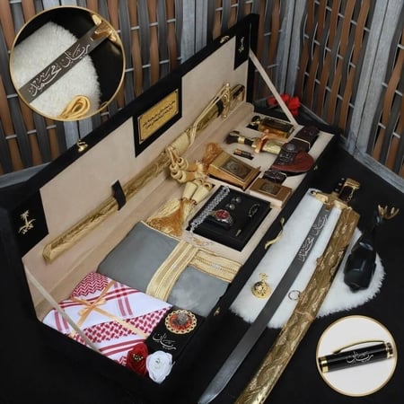 بوكس يحتوي على مصحف وعطر وربع تولة عود بتصميم أنيق