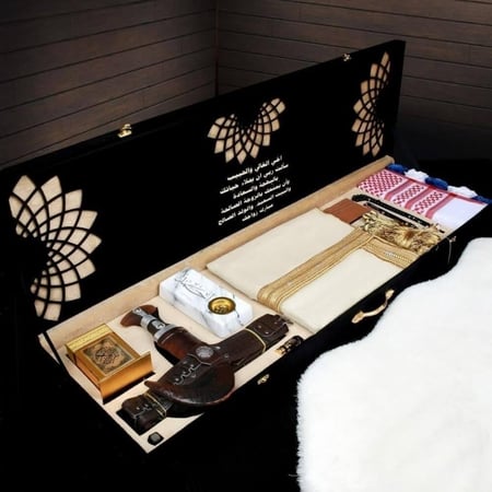 مصحف ومسبحة ومبخرة بتنسيق روحاني وراقي