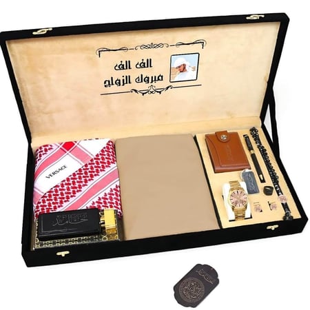 طقم هدايا رجالي فاخر يضم شماغ وقماش
