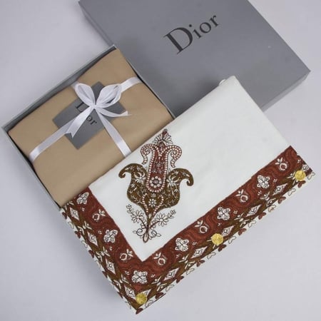 طقم شتوي متكامل يناسب الأناقة والدفء في فصل الشتاء