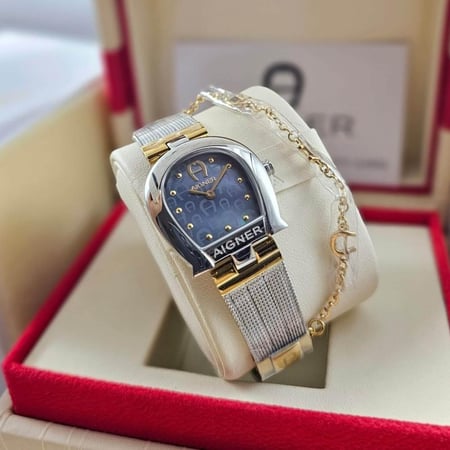 ساعة نسائية فاخرة بلون ذهبي وسوار حصير أنيق