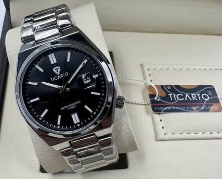 ساعة رجالية من ماركة TICARTOاللون فضي ميناء اسود