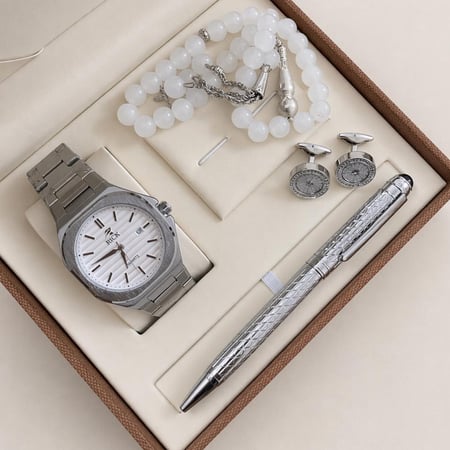 طقم رجالي لون ابيض من كاتيرا