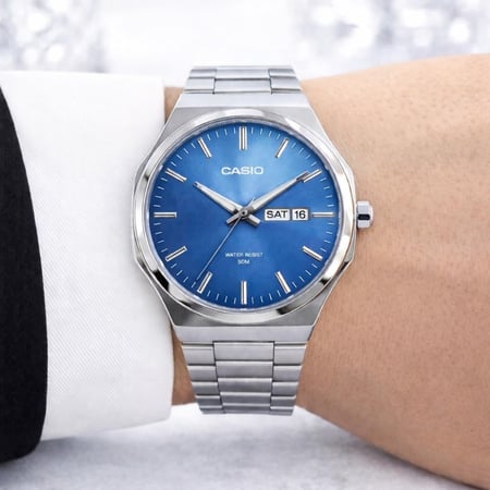 ساعة كاسيو اللون فضي ميناء سماوي