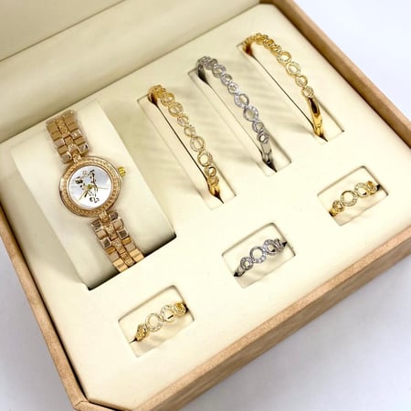 طقم نسائي من SILVEDA لون ابيض