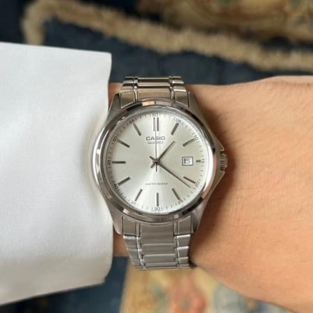 ساعة كاسيو اللون فضي