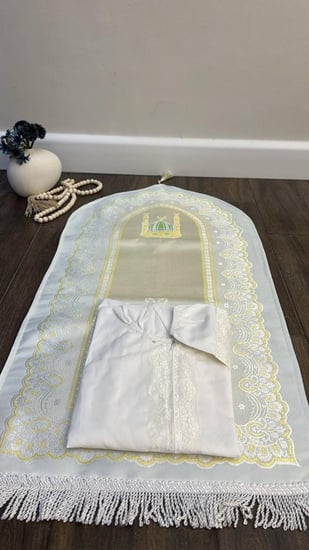 طقم صلاه للأطفال سجاده وجلال صلاه قطن - لون ابيض من عمر ٦- ١١ سنه