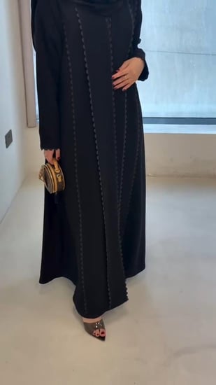 عباية جنان بخطوط متموجة قماش انترنت صورة ١