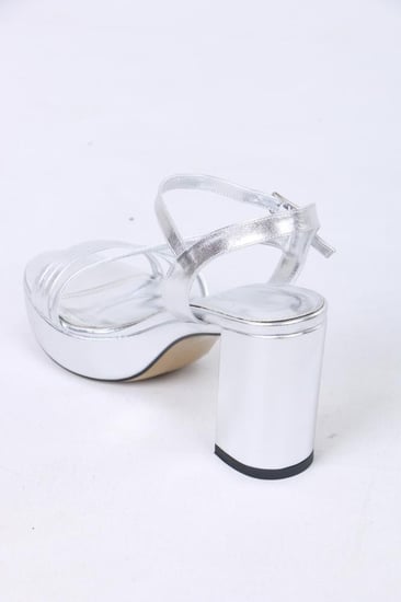 كعب ارتفاع 10 سنتمتر