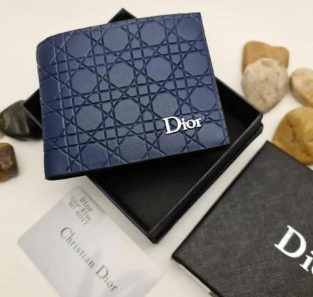 بوك Dior عريض – محفظة ديور لتنظيم البطاقات والنقود + ملحقات كاملة وخدمة إهداء | متجر كوكسات