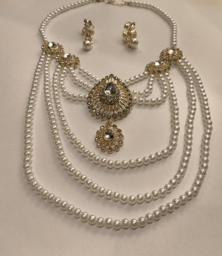 طقم الكريستال الذهبي