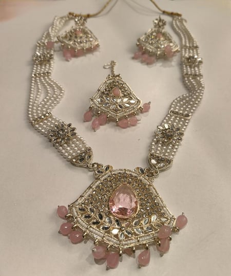 طقم اللولو الوردي