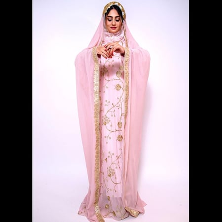 لبس الزبون المديني الوردي