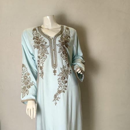 جلابية مطرزه سماوي