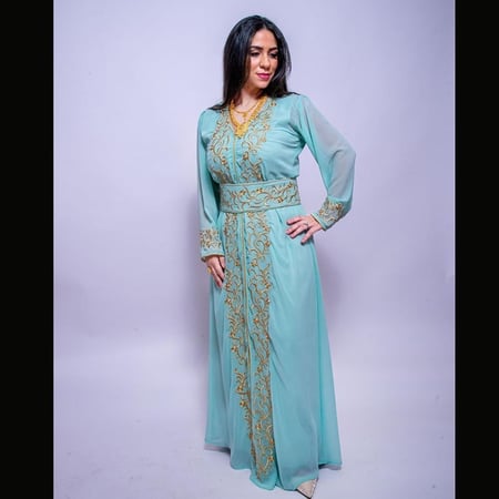 قفطان عشبي مطرز