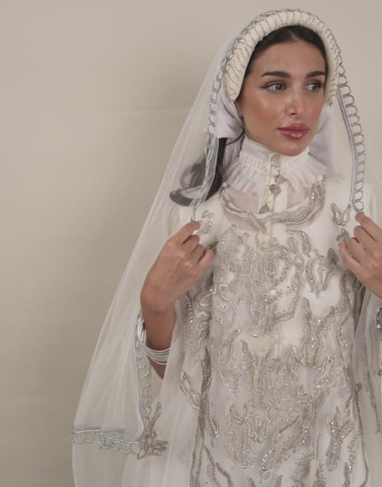 لبس الزبون الفضي