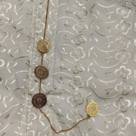 ازارير جنيهات ذهبية كبيرة