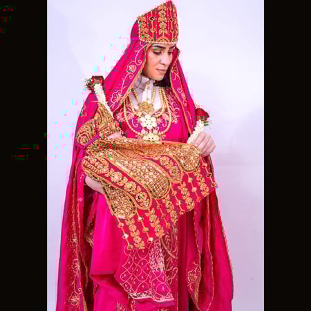 لبس مديني فاخر تطريز يدوي مع ذيل