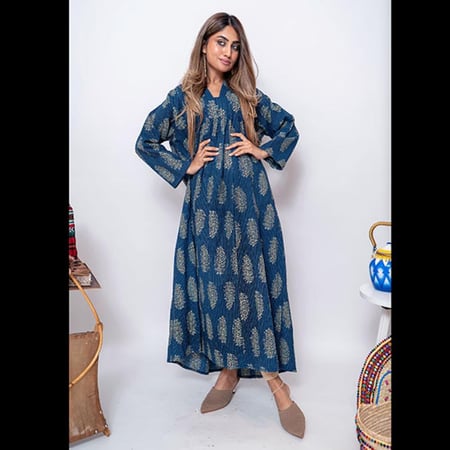 فستان كحلي طويل