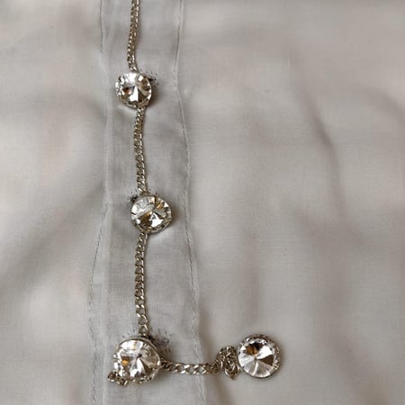 ازارير الكرستالة الفضية