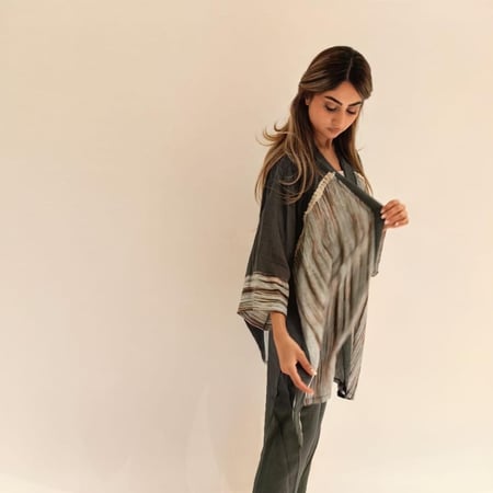 طقم زيتي مخطط