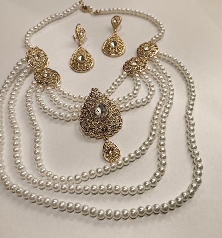 طقم الكريستال الذهبي