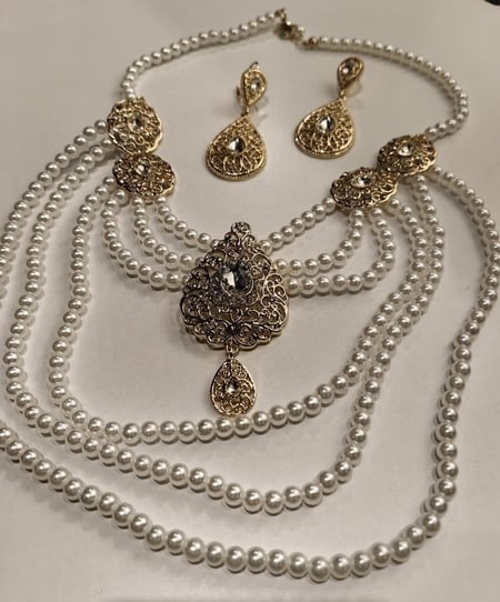 طقم الكريستال الذهبي