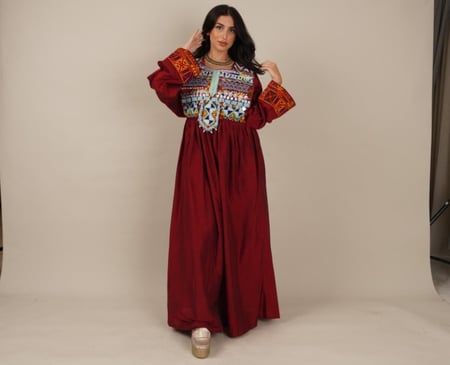 فستان تطريز يدوي
