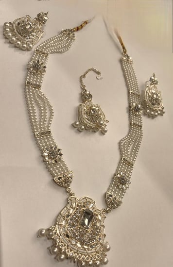 طقم اللولو الفضي