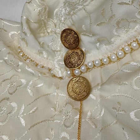 ازارير جنيهات ذهبية كبيرة