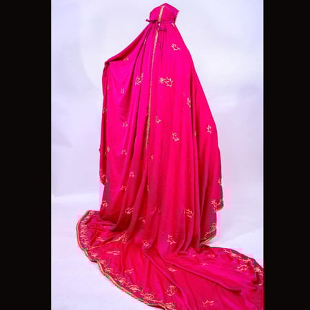 لبس مديني فاخر تطريز يدوي مع ذيل