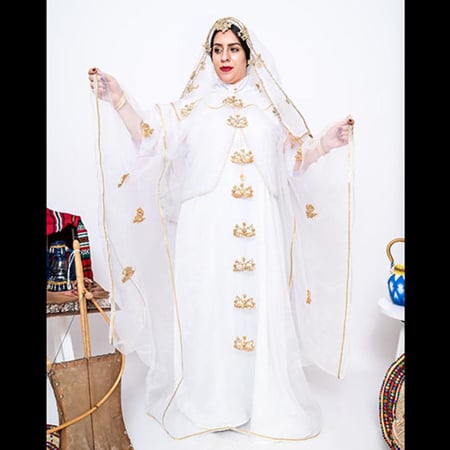 اللبس المديني الزبون