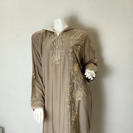 جلابية مطرزه