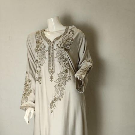 جلابية مطرزه سكري