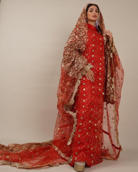 لبس الزبون الاحمر للعروسه