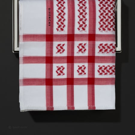 شماغ جيفنشي احمر