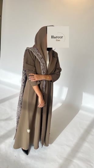 عباية كريب بني بقصة رسمية و شال