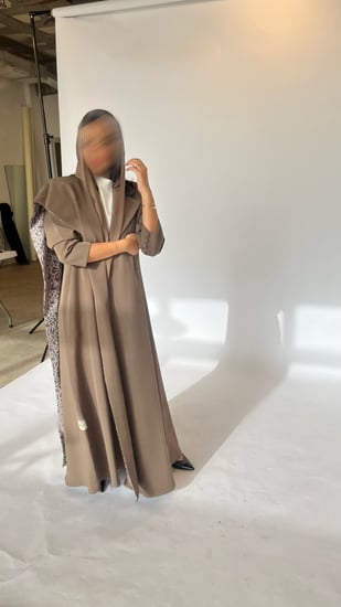 عباية كريب بني بقصة رسمية و شال