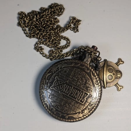 ساعة جيب ون بيس.