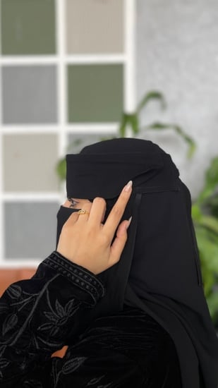 نقاب - وسط اسلامي بطانة للبشرة