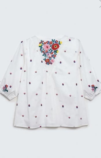 بلوزة قطن مشغولة