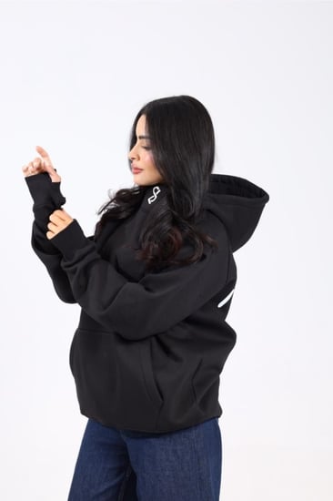 هودي اسود بكتابة "انا استطيع وسأفعل"