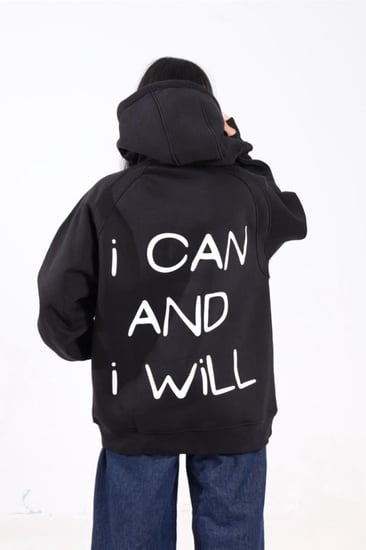 هودي اسود بكتابة "انا استطيع وسأفعل"