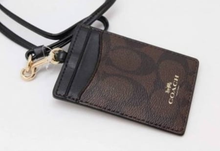 حامل بطاقة كوتش