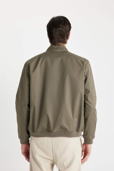 جاكيت رجالي كاكي طارد للماء قصة ضيقة ياقة واقفة سحاب جيب مبطن