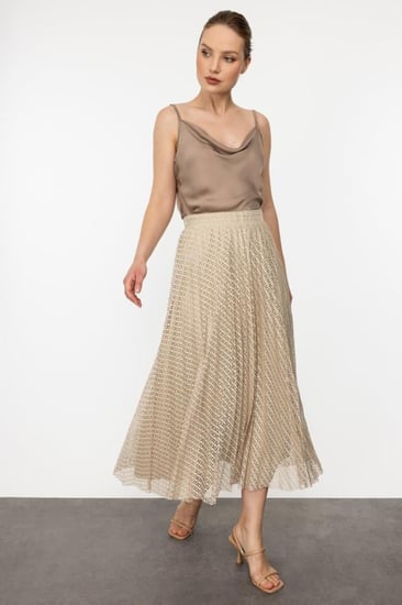 تنورة دانتيل متوسطة الطول باللون الرملى من EKOL