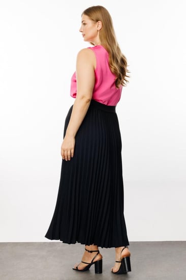 تنورة طويلة بطيات باللون الأسود من EKOL