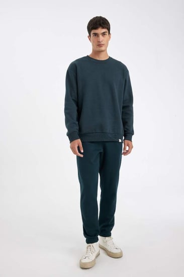 بنطال رياضي أخضر داكن سميك سادة بقصة مريحة مع جيوب مطاطية على الخصر