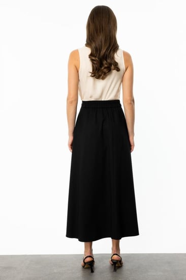 تنورة طويلة بطيات سميكة باللون الأسود من EKOL